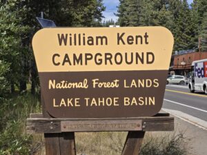 Amerykański camping w USA z miejscami dla namiotów i kamperów