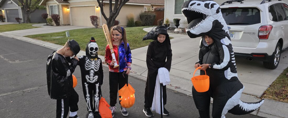 Tak Amerykanie Świętują Halloween! 😱 Szokujące Dekoracje i Tradycje Oczami Polaka w USA